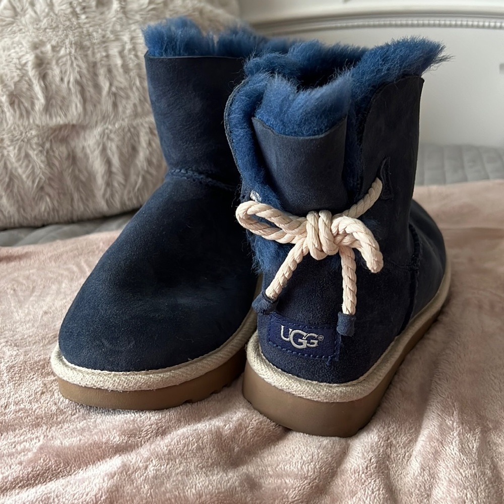 Women's UGG Selene size 7